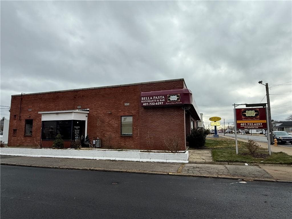 223 Newport Avenue photo 4