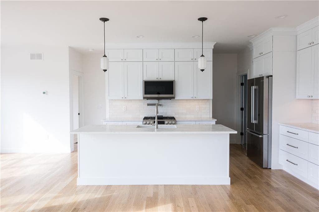 153 Revolution Way photo 3