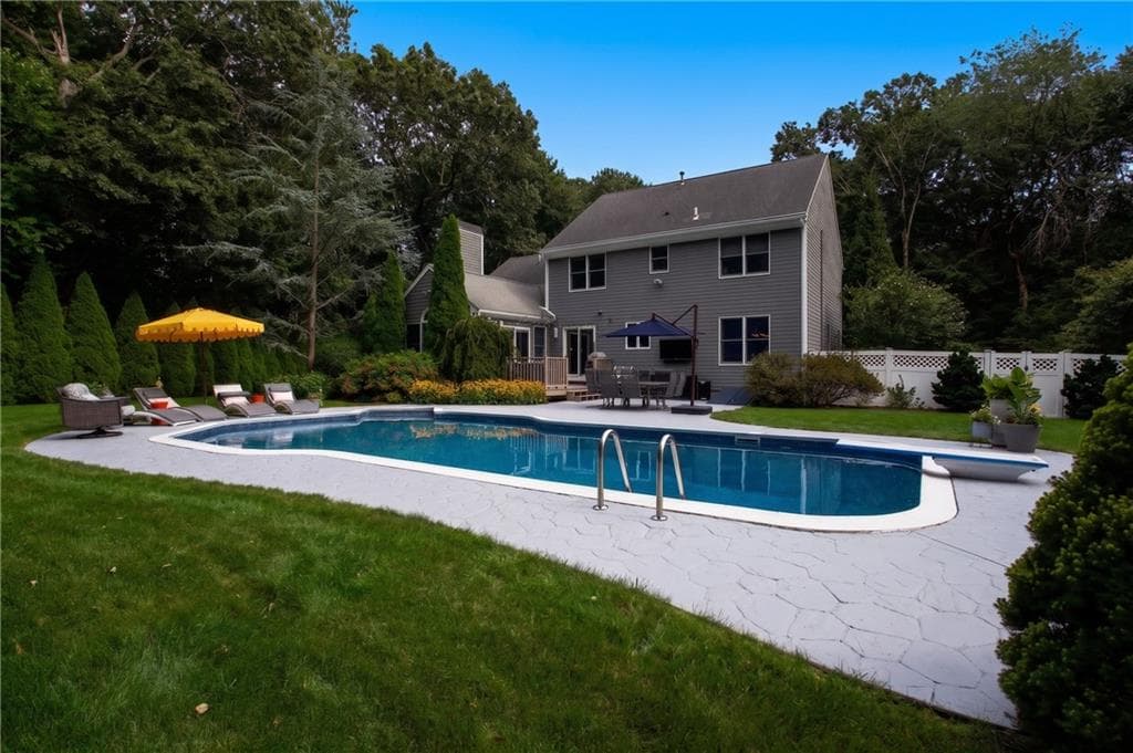 Single Family Residence at 205 Holly Hills Lane, North Kingstown, photo 2 of 50