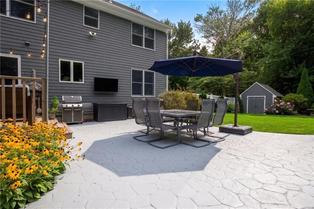 Single Family Residence at 205 Holly Hills Lane, North Kingstown, photo 6 of 50