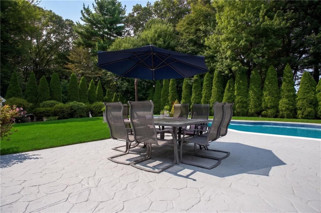 Single Family Residence at 205 Holly Hills Lane, North Kingstown, photo 7 of 50