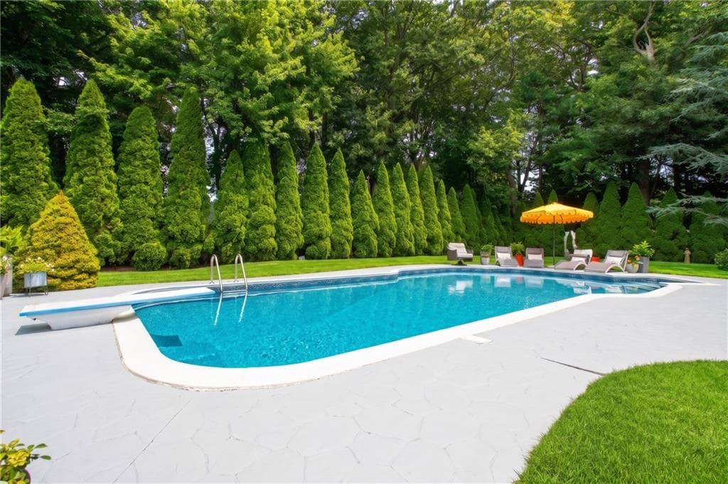 Single Family Residence at 205 Holly Hills Lane, North Kingstown, photo 5 of 50