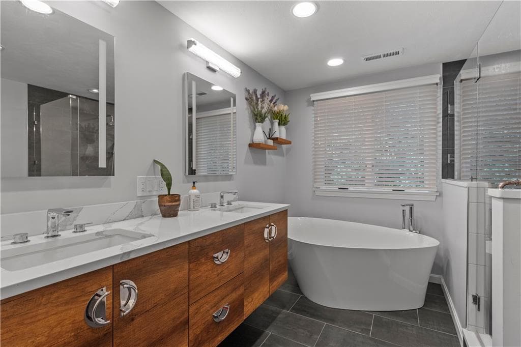 Single Family Residence at 205 Holly Hills Lane, North Kingstown, photo 41 of 50