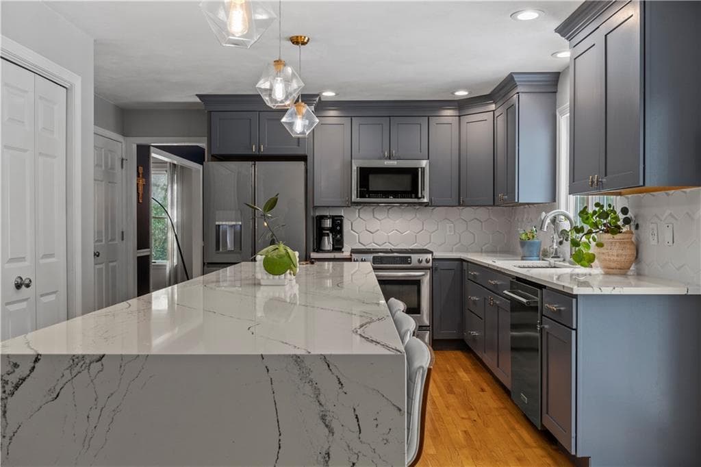 Single Family Residence at 205 Holly Hills Lane, North Kingstown, photo 18 of 50