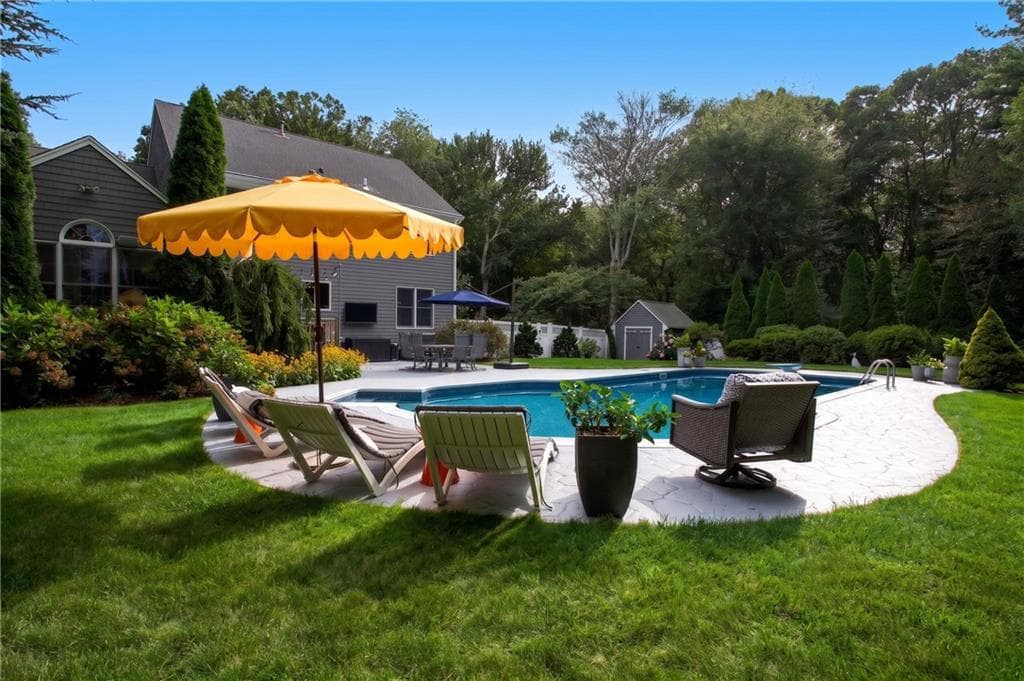 Single Family Residence at 205 Holly Hills Lane, North Kingstown, photo 4 of 50