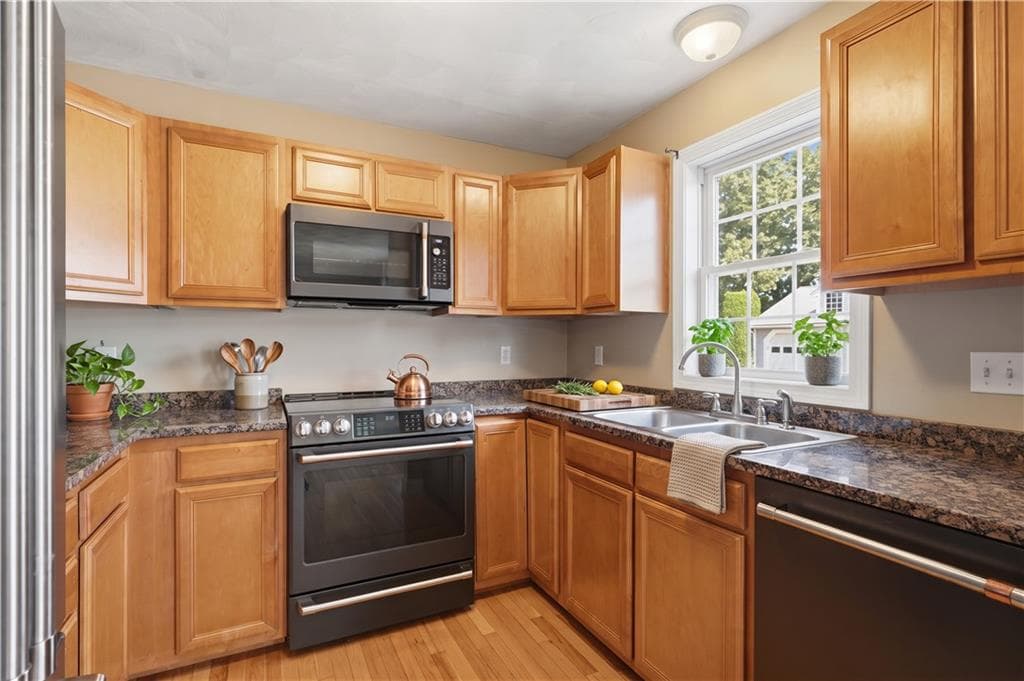 720 Putnam Pike UNIT 704 photo 6