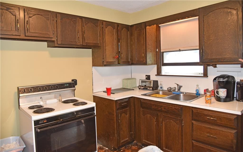 Single Family Residence at 113 Canfield Avenue, Warwick, photo 9 of 11