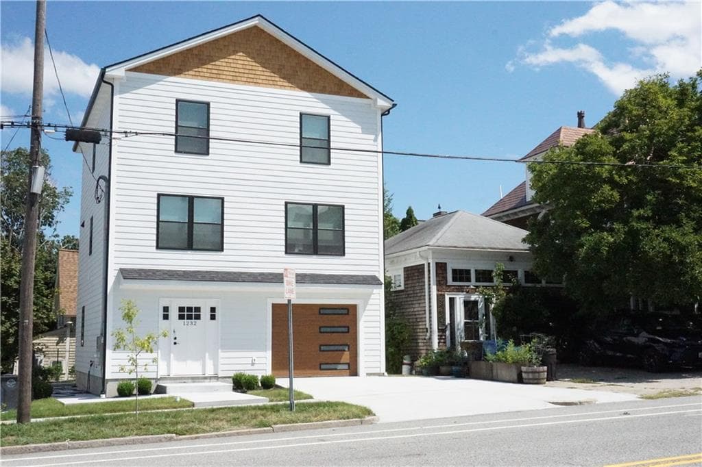 1232 Narragansett Boulevard
