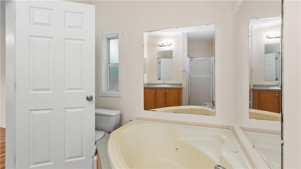 Single Family Residence at 8 Lisa's Way, Coventry, photo 14 of 36