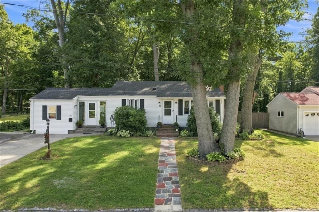 14 Woodhill Drive photo 2