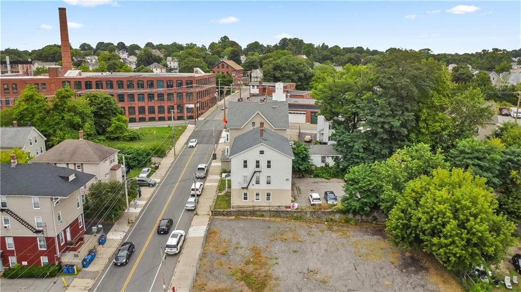 130 E School Street photo 2