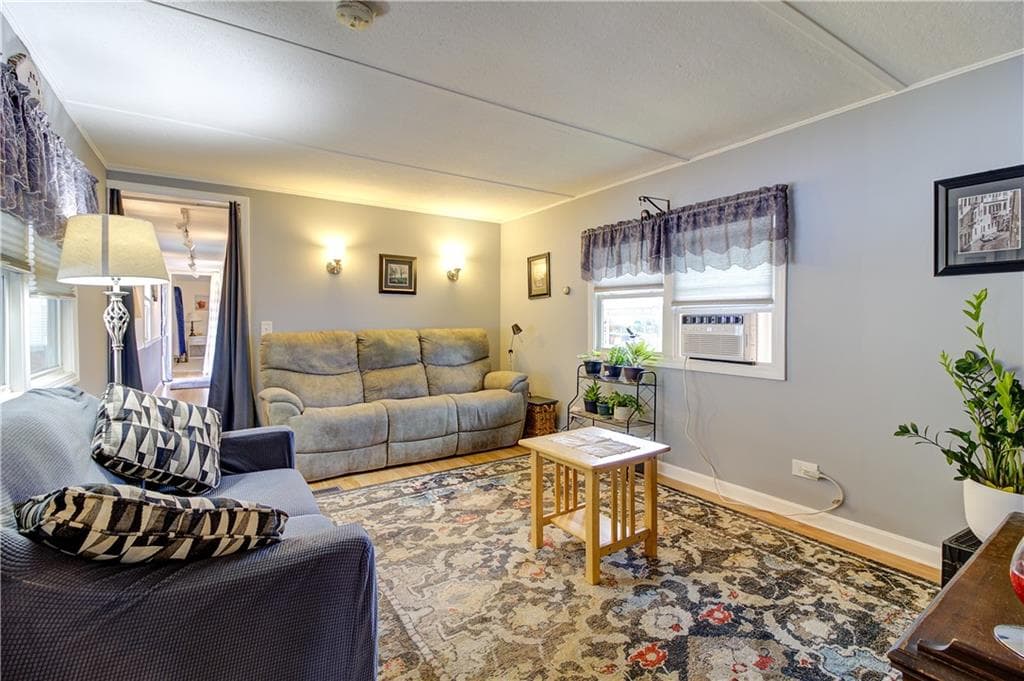 46 Lowell Avenue photo 4