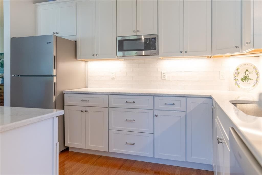 Single Family Residence at 85 North River Drive, Narragansett, photo 7 of 32