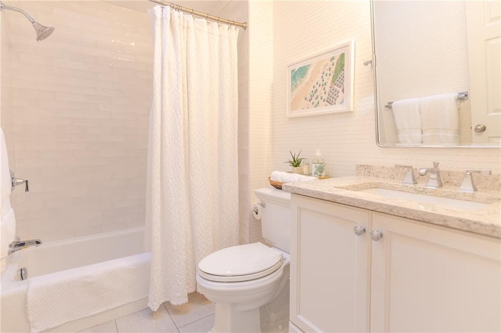 Single Family Residence at 85 North River Drive, Narragansett, photo 19 of 32