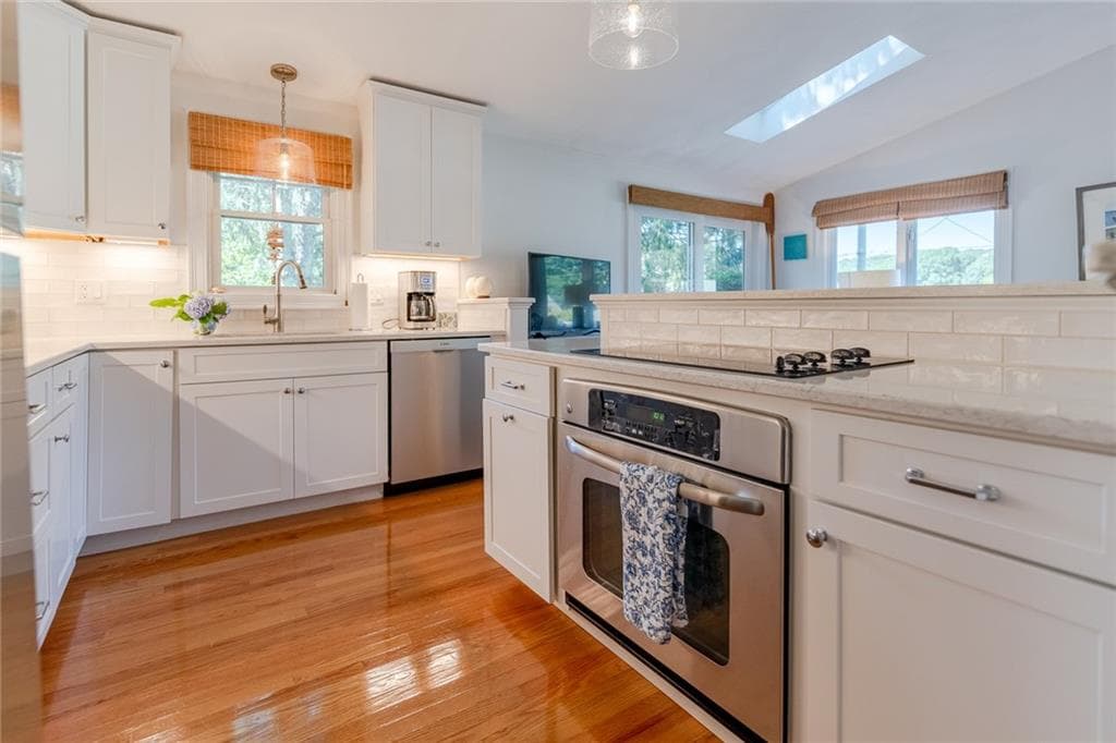 Single Family Residence at 85 North River Drive, Narragansett, photo 8 of 32