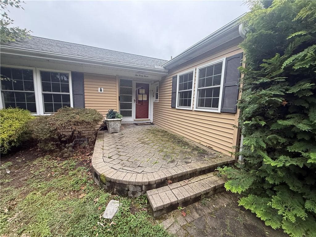 243 Deerfield Road photo 3