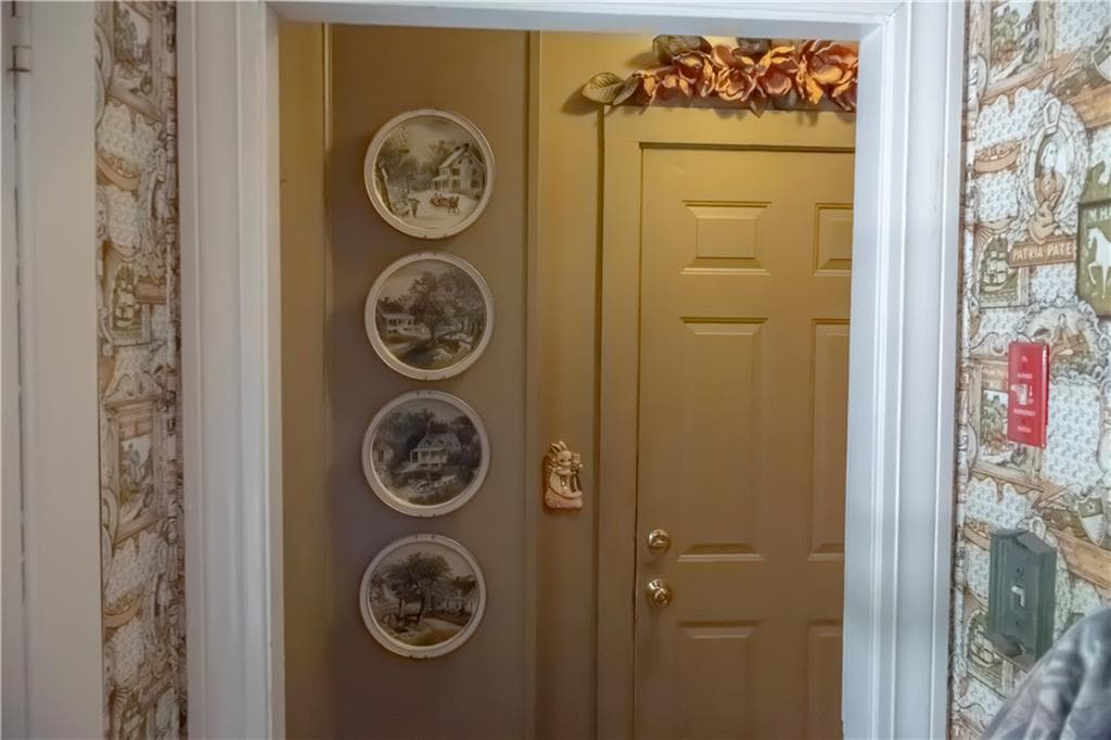 Single Family Residence at 1502 Mendon Road, Woonsocket, photo 7 of 33