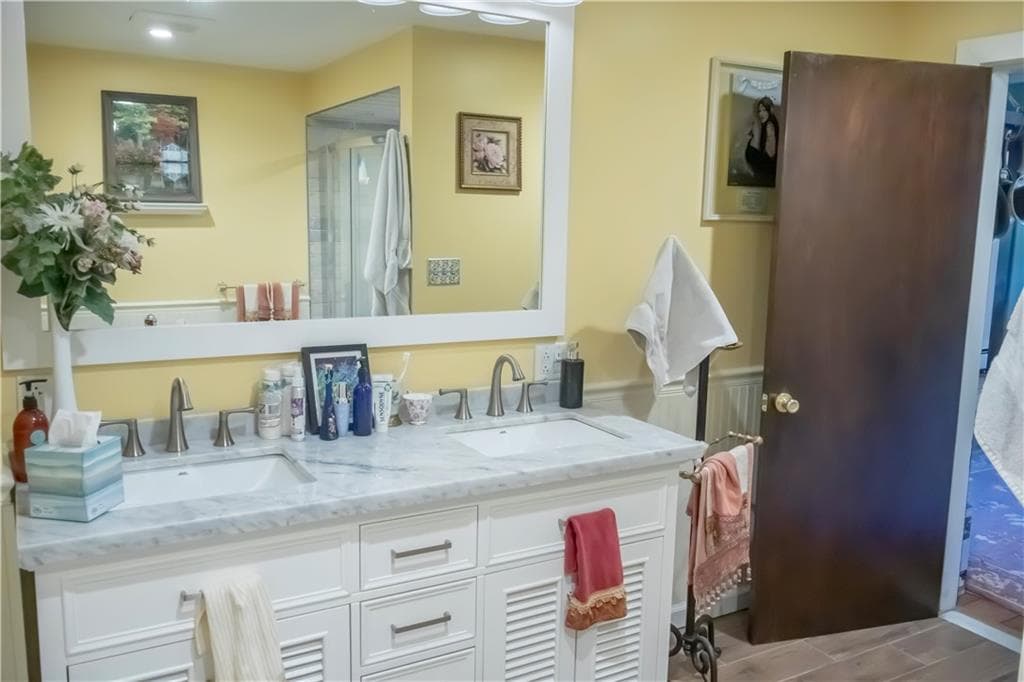 Single Family Residence at 1502 Mendon Road, Woonsocket, photo 9 of 33