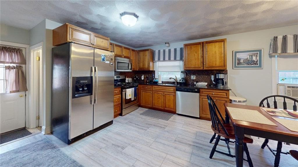 36 Rosemont Avenue photo 2