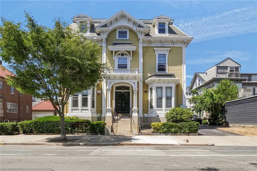 215 Broadway photo 2
