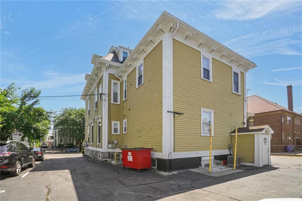 215 Broadway photo 6