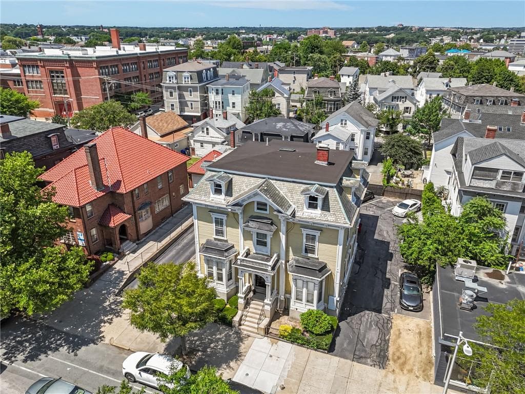 215 Broadway photo 7