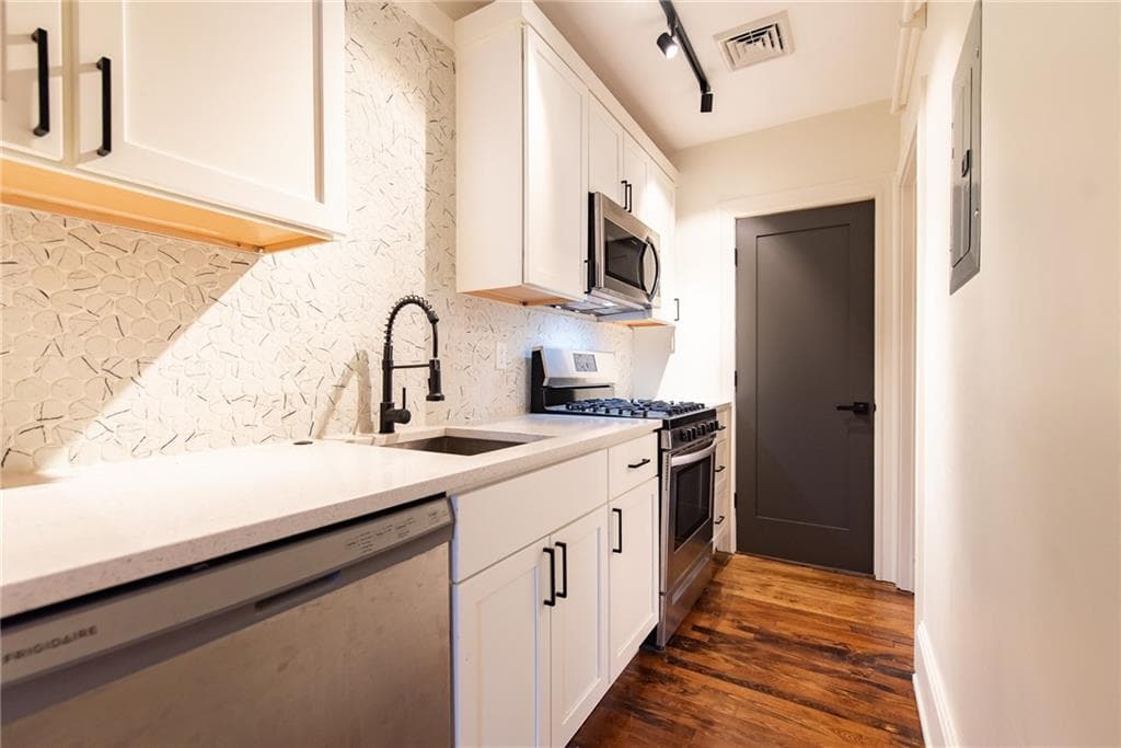 215 Broadway photo 32