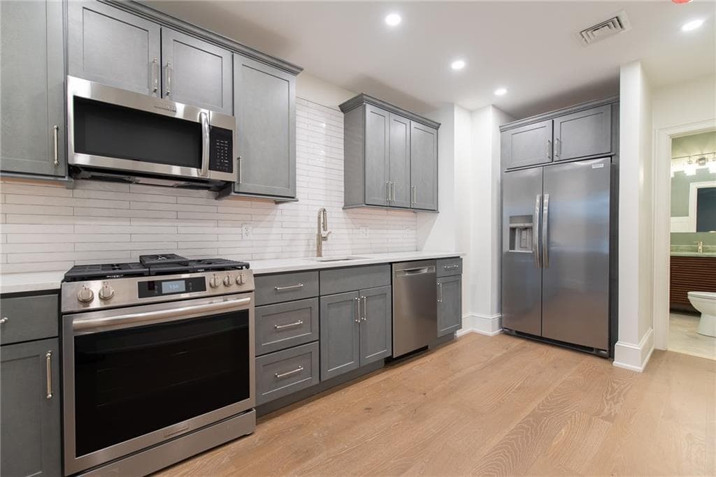 215 Broadway photo 28