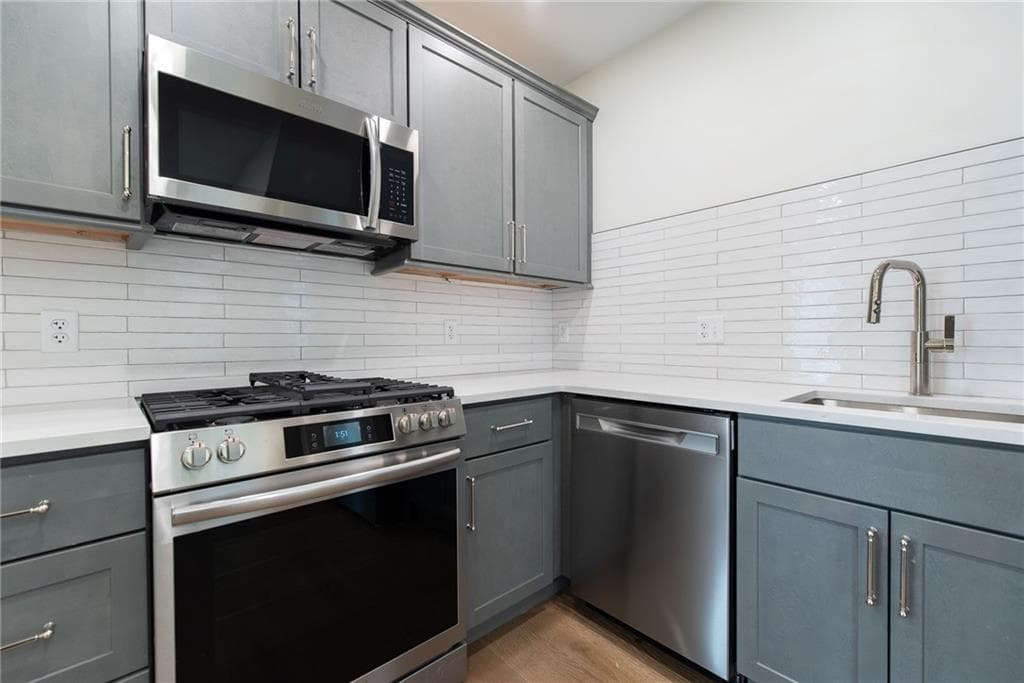 215 Broadway photo 20