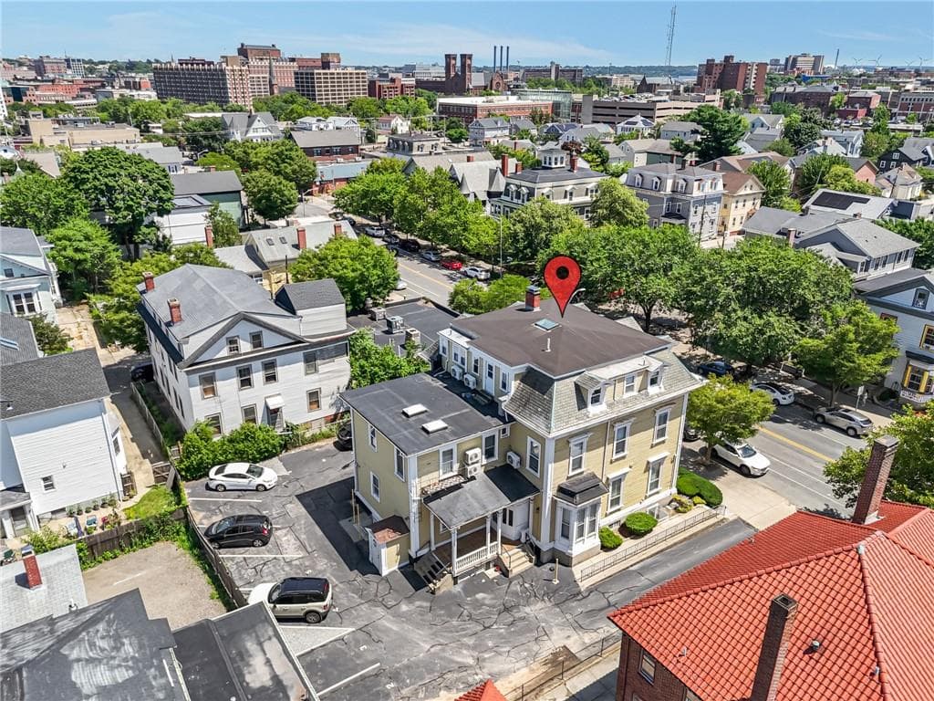 215 Broadway photo 9