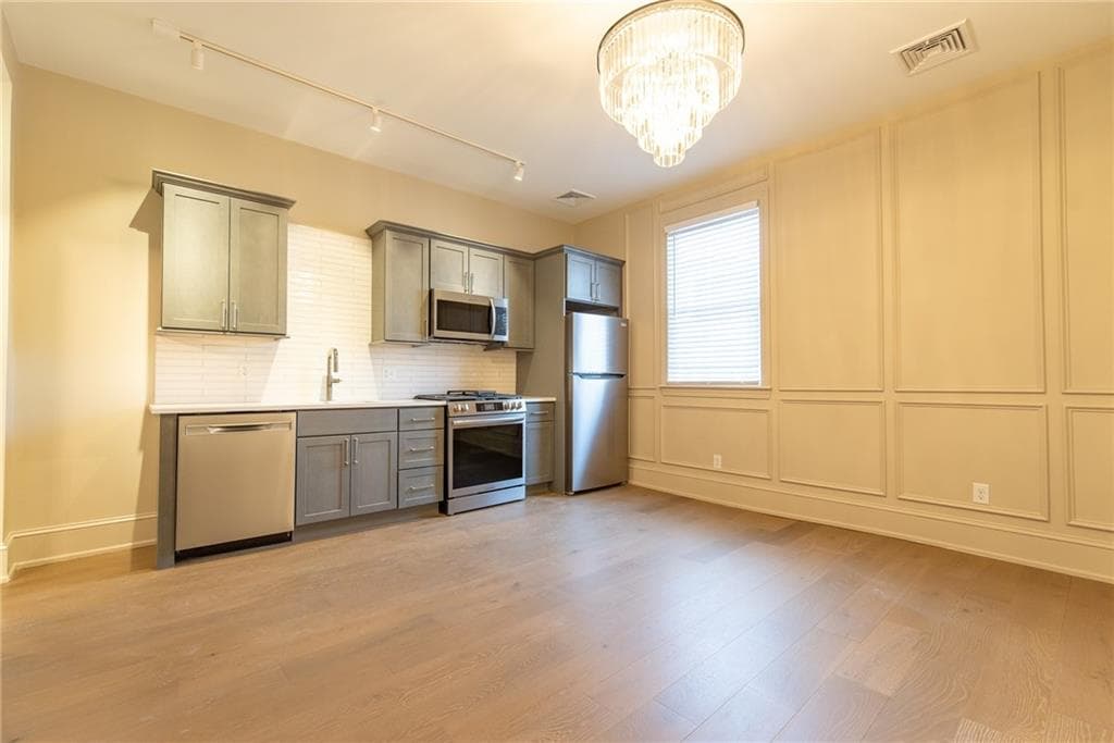 215 Broadway photo 24