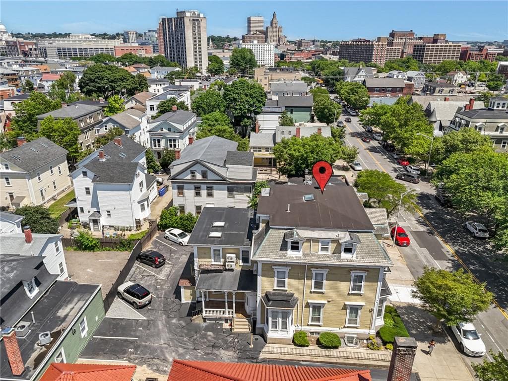 215 Broadway photo 10