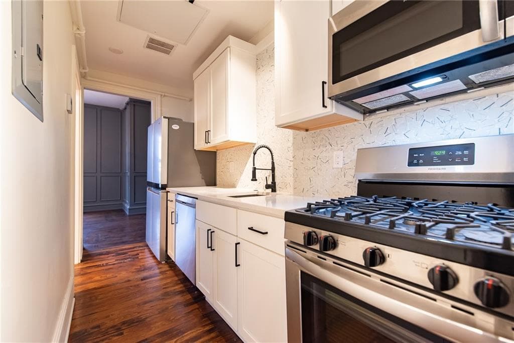 215 Broadway photo 33