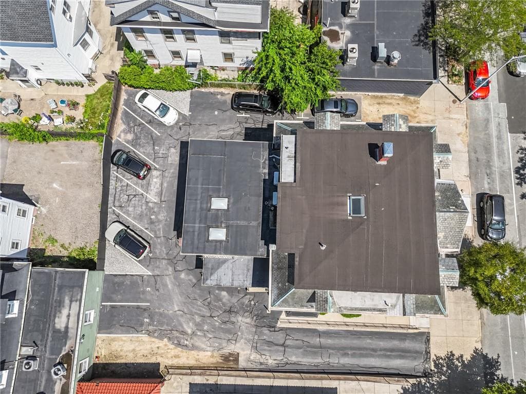215 Broadway photo 11