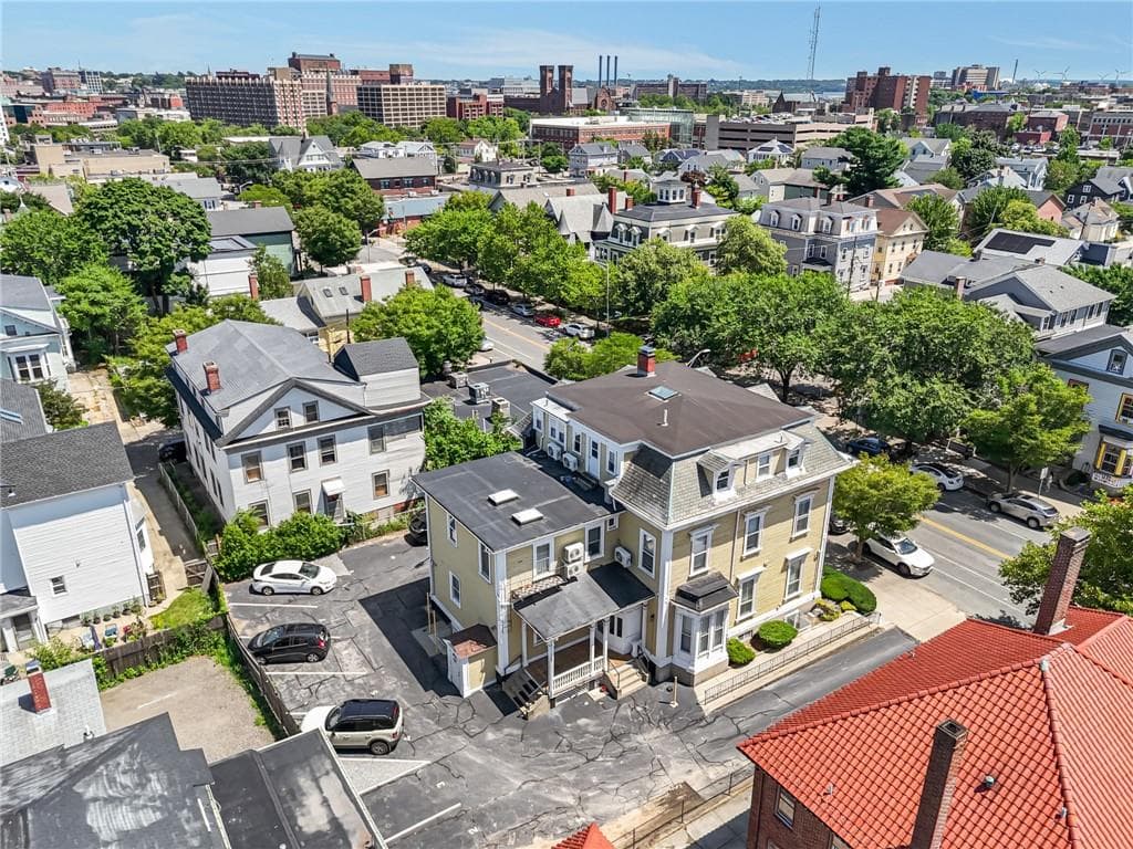 215 Broadway photo 8