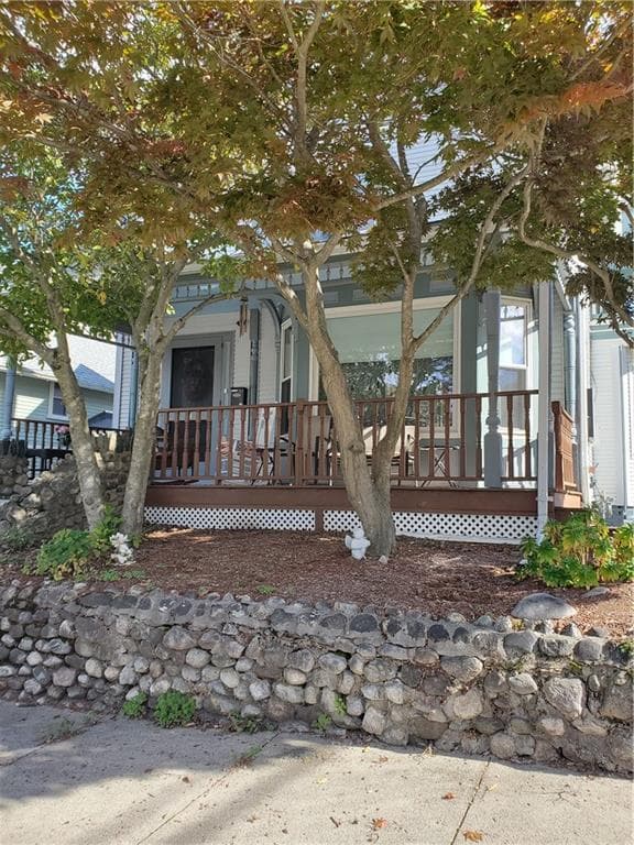 74 Maple Street photo 3