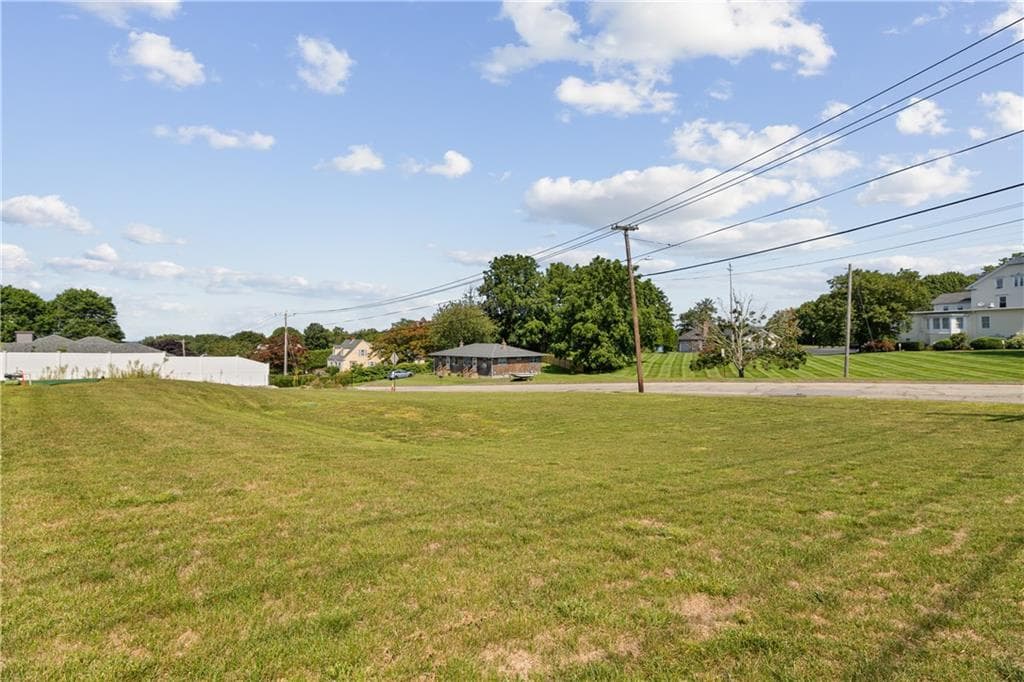 95 W Main Road photo 39