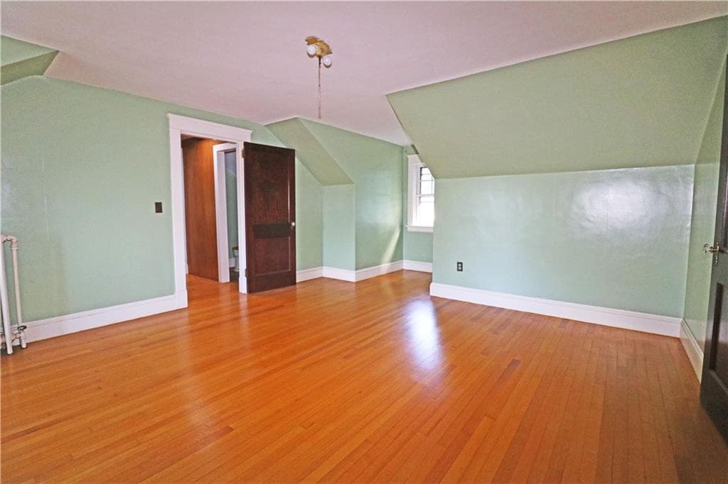Single Family Residence at 283 West Main Road, Middletown, photo 28 of 35