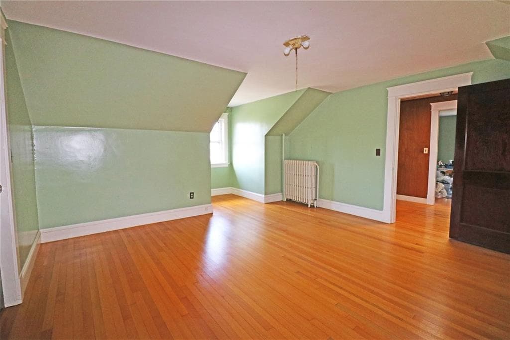 Single Family Residence at 283 West Main Road, Middletown, photo 30 of 35