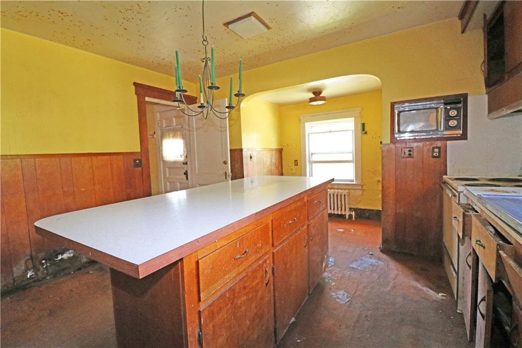 Single Family Residence at 283 West Main Road, Middletown, photo 19 of 35
