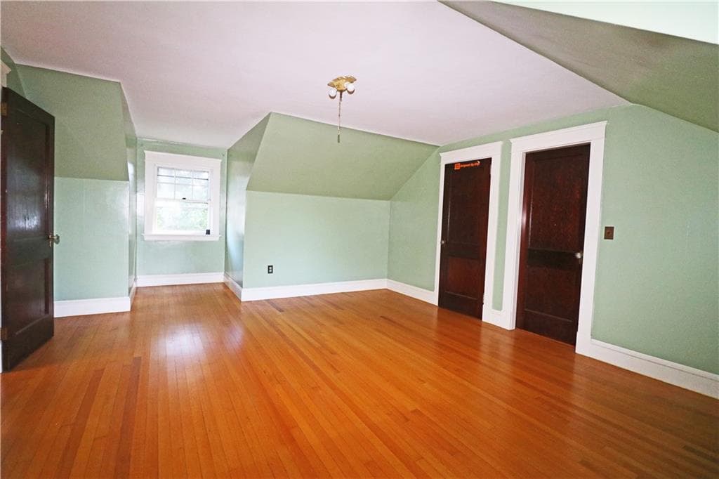 Single Family Residence at 283 West Main Road, Middletown, photo 29 of 35