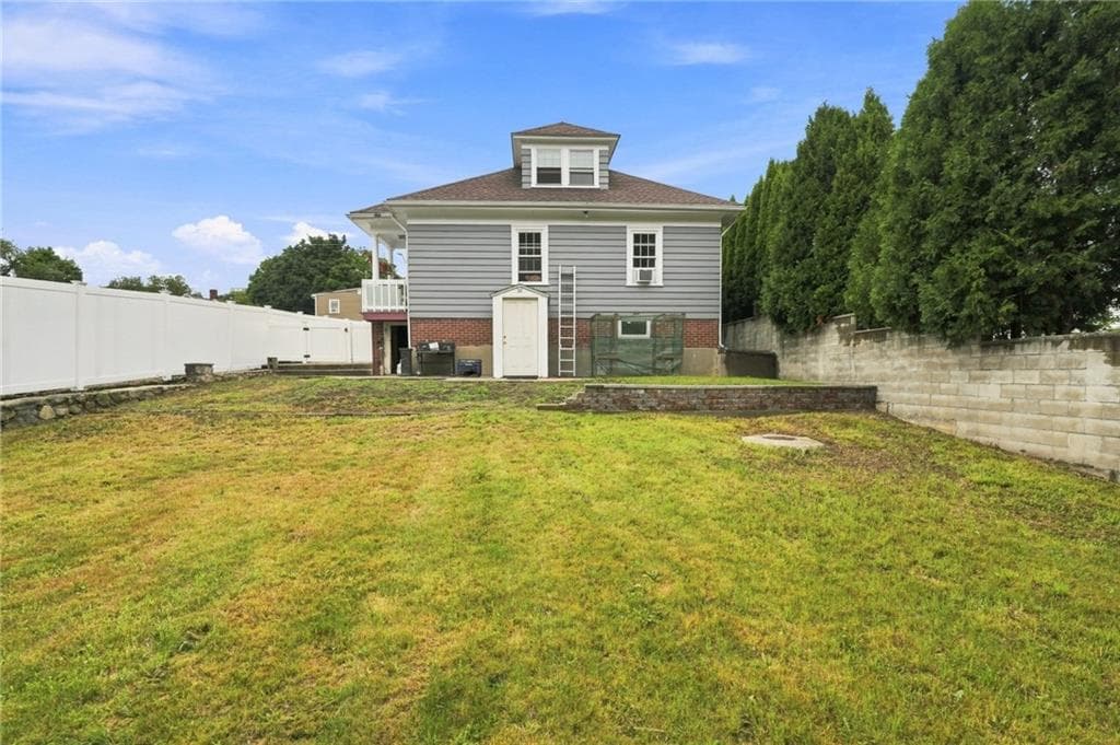 215 Simmonsville Avenue photo 4