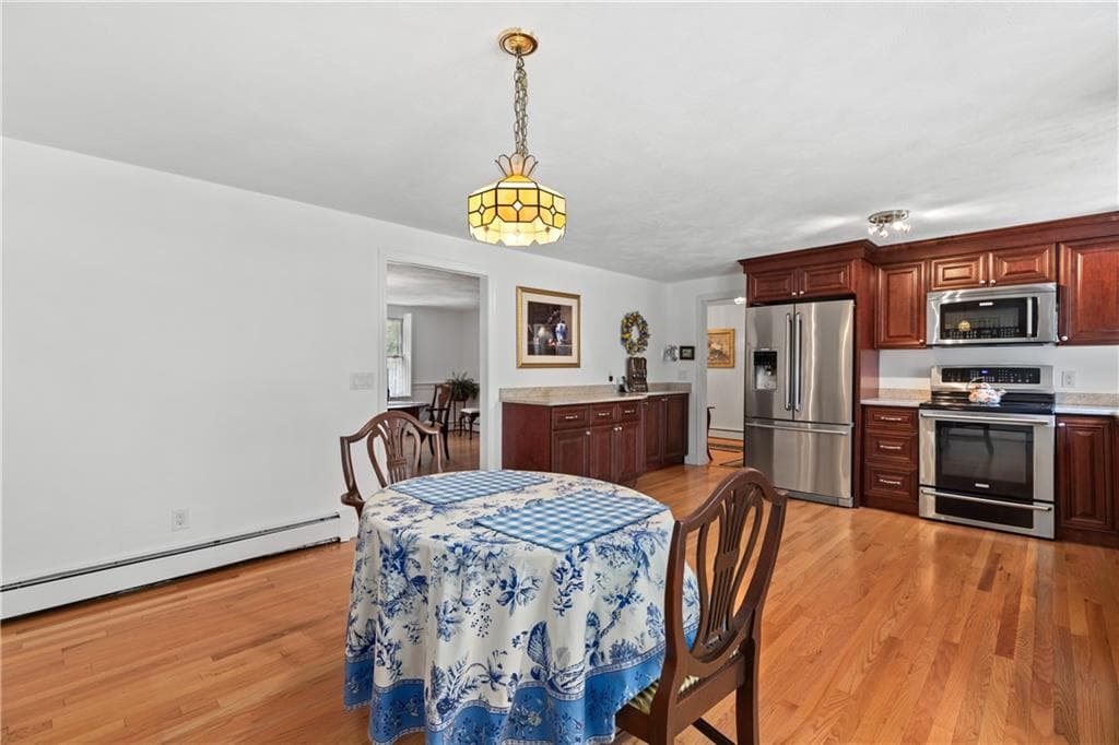 Single Family Residence at 46 Middle Road, East Greenwich, photo 9 of 46