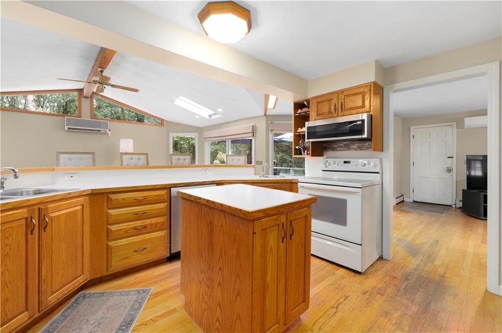 Single Family Residence at 150 Stone Ridge Drive, East Greenwich, photo 7 of 49