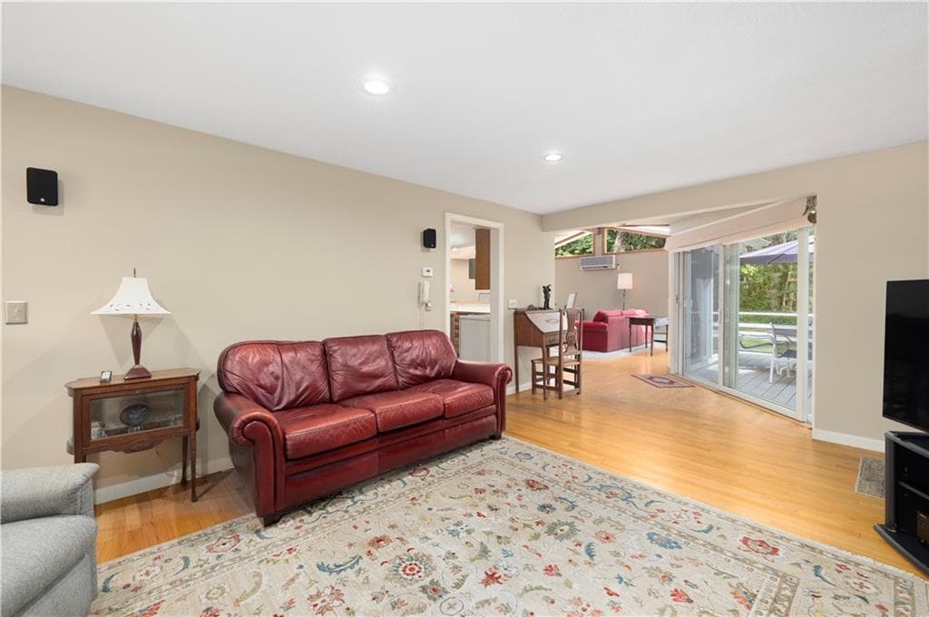 Single Family Residence at 150 Stone Ridge Drive, East Greenwich, photo 14 of 49