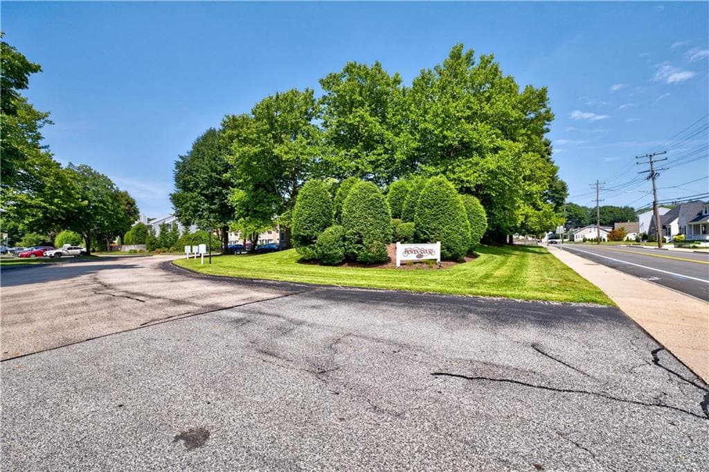 735 Willett Avenue UNIT 305 photo 31