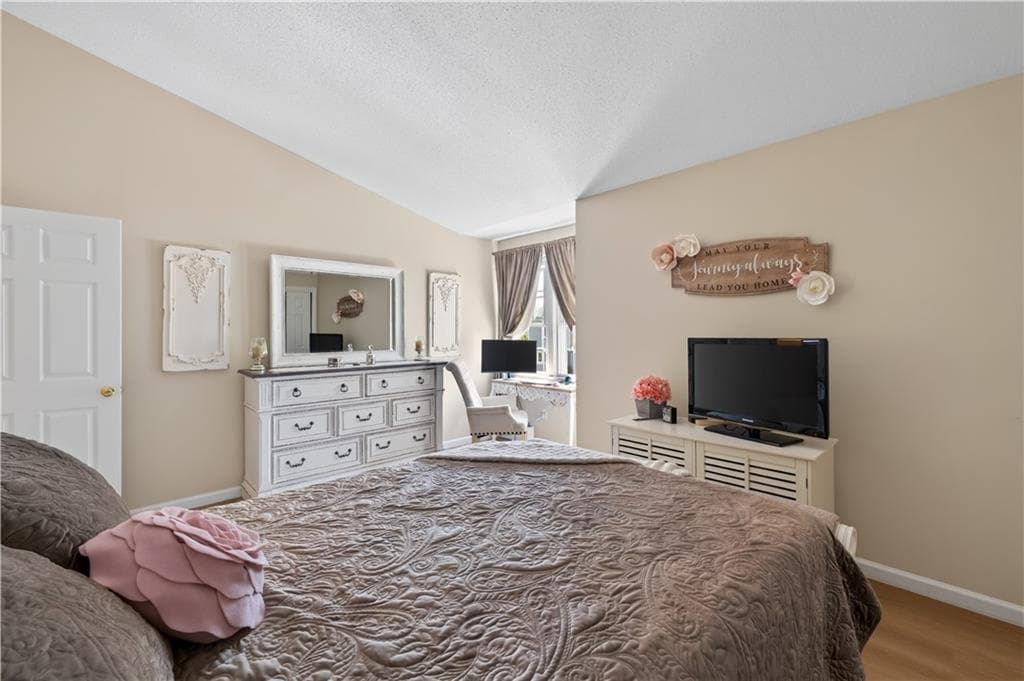 735 Willett Avenue UNIT 305 photo 21