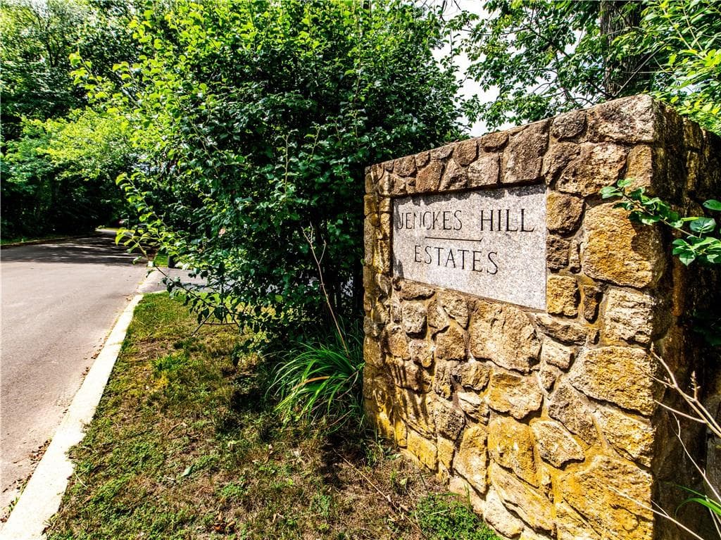 136 Jenckes Hill Road photo 28