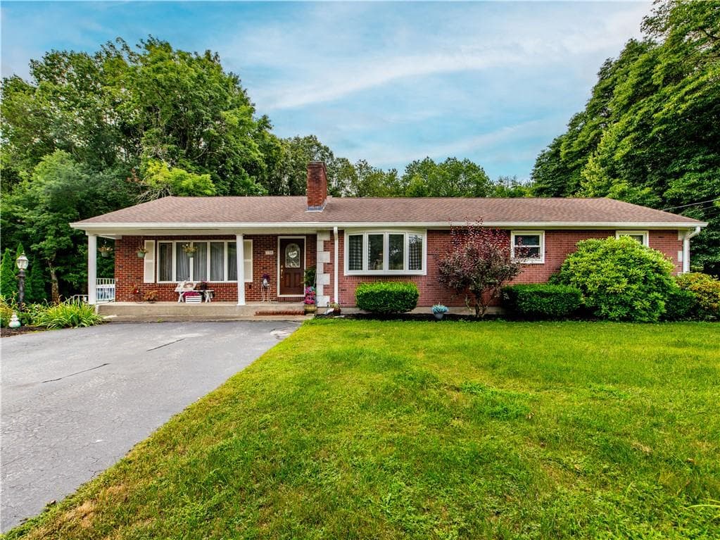 136 Jenckes Hill Road photo 5