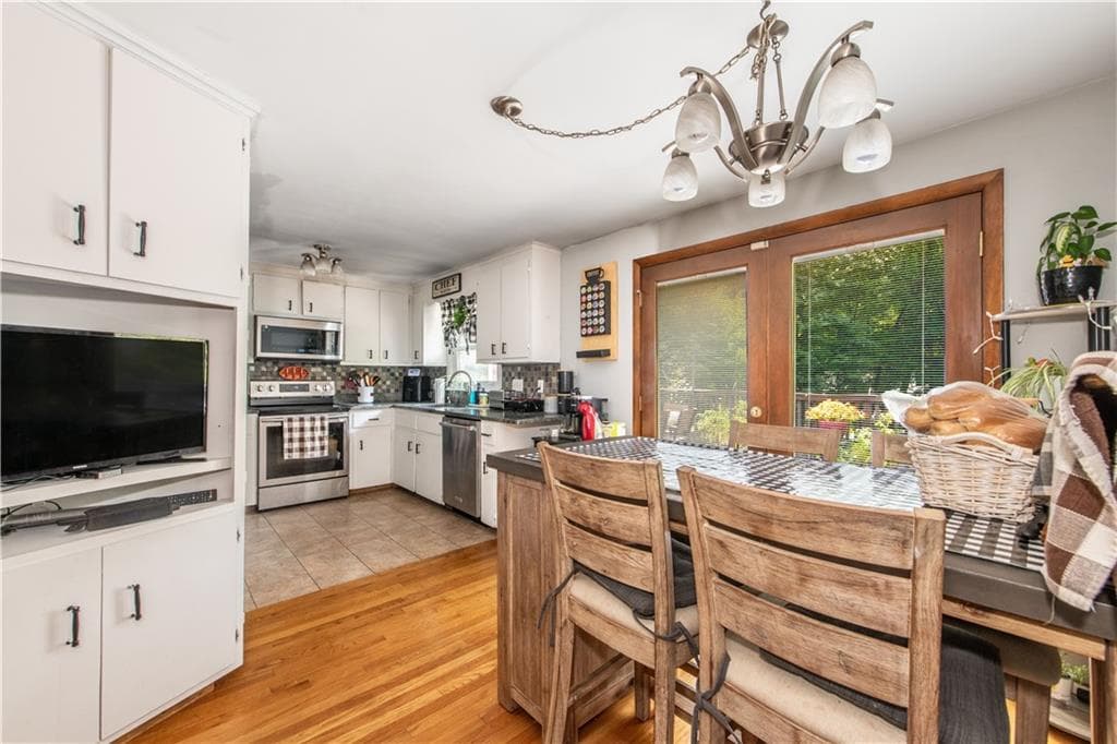 136 Jenckes Hill Road photo 10